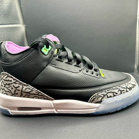 Jordan 3 Retro - Picture 2 of 4